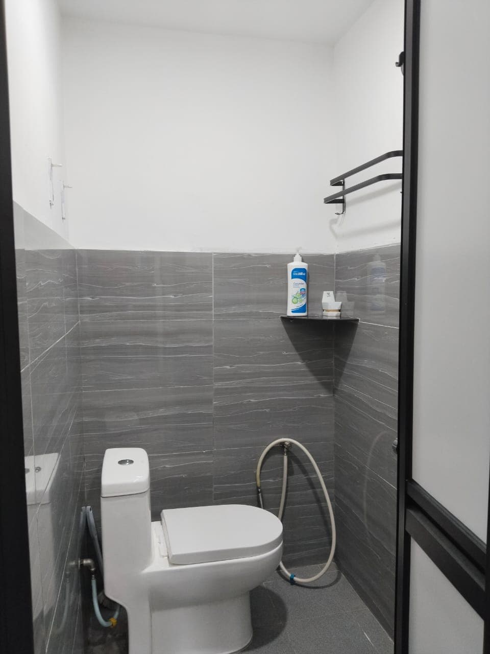 Standard room bathroom